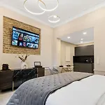 Design Studio I Center I Kingbed I New