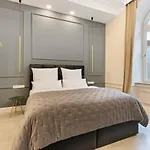 Design Studio I Center I Kingbed I New